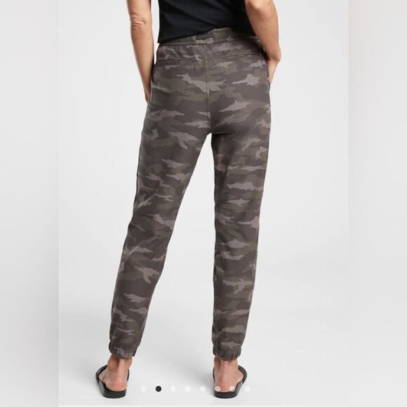 Athleta Camo Farallon Jogger - Picture 2 of 16
